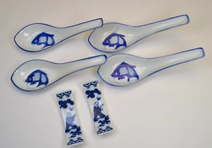 De colección 4 cucharas soperas de porcelana azul blanco carpa pescado koi China 2 restos de palillos - Imagen 1 de 6