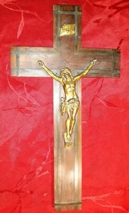 Joli Crucifix mural en bronze et noyer incrusté de laiton -Début xx- 35x19 cm - Foto 1 di 9