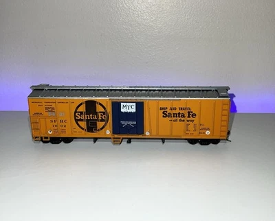 Athearn HO Santa Fe SFRC 1020 50' Mechanical Reefer Car w/ Metal wheels &kadees - Image 1 of 4