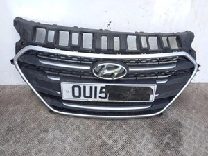 Hyundai I30 Mk2 Front Centre Bumper Grille(1 Inner Bracket Slightly Bend) 2015 - Picture 1 of 12
