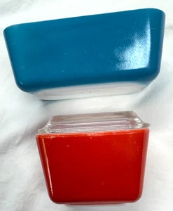 VINTAGE PYREX KÜHLSCHRANK GESCHIRR - KLEIN ROT MIT DECKEL + MITTELBLAU / OHNE DECKEL - Bild 1 von 23