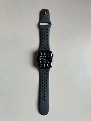 Apple Watch SE x Nike Space Gray 40mm Aluminium Case with Nike Band (GPS) - Bild 1 von 4