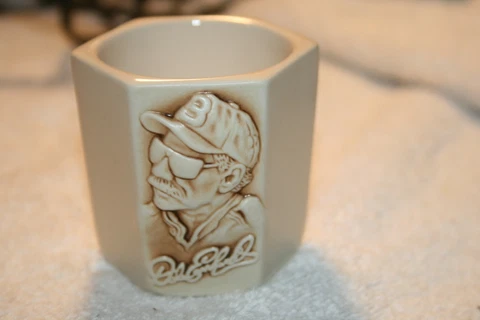1997 Nascar Racing #3 DALE EARNHARDT 3-D Beige Ceramic Shot Glass lug nut shaped Cover