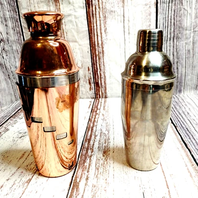 2 Sets of Cocktail Maker Shakers and Mixers/Bartender Kits Bar Drink Makings. - Image 1 of 4