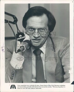1985 Press Photo Broadcaster Larry King Radio Days 1980s - Picture 1 of 2