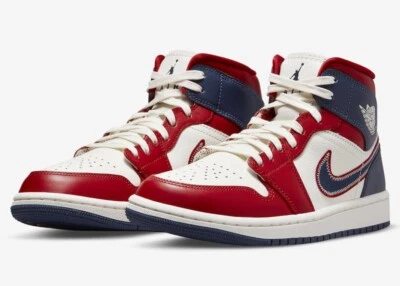 NUEVO Nike Air Jordan 1 Mid SE USA 2022 Mujer’s DQ7648-600 TALLA 9.5 (8 Hombre) Foto 1 de 4