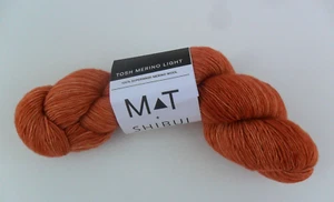MADELINETOSH TOSH MERINO LIGHT MT+ SHIBUI SUPERFEINES GARN - I KNÄUEL FIDDENECK - Bild 1 von 6