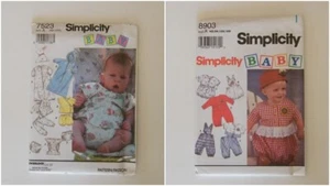 2 Simplicity Baby Muster 8903 7523 Neu mit Karton bis 18 Monate Strampler Oberteil Hose Wimpel Spielzeug - Bild 1 von 9