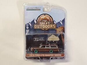 Greenlight Chase 38030-C The Great Outdoors 1979 Ford LTD Country Squire 1/64