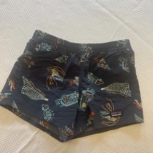New PATAGONIA Boys Baggies Shorts LARGE Navy Blue Red Ocean Fish Kids Swim NWT - Picture 1 of 6