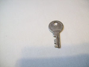 Original EXCELSIOR KEY 151 FOR LUGGAGE SUITCASE TOOLBOX GESTNER KENNEDY - Picture 1 of 2