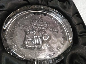 1952-2012 Queen Elizabeth II Dartington Glas Kristall Krönung Briefbeschwerer 4" - Bild 1 von 10