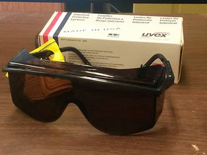 Uvex S2506 Astro OTG 3001 Safety Eyewear Black Frame SCT- Gray Lens - Picture 1 of 2