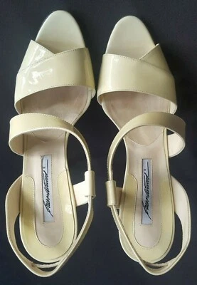 Zapatos de salón Brian Atwood Vernice vintage D'orsay - amarillo suave - talla 40 hechos en Italia  Foto 1 de 4