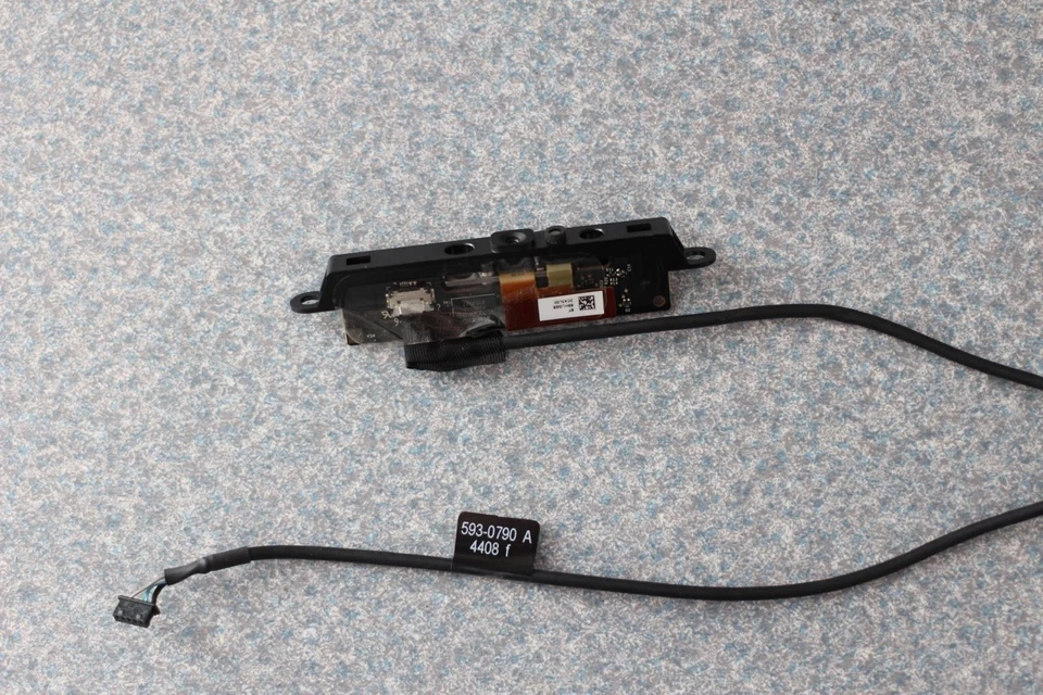 Apple LED 24" Cinema Display A1267 iSight Camera 922-9363 w/ Cable 593-0790 A - Image 1 of 1