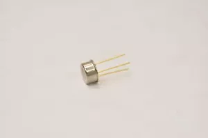 Analog Devices AD581LH Integrated Circuit VREF SERIES 10V TO5-3, 10-001199-01 - Picture 1 of 4