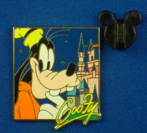 Prendedor DLR de castillo de la Bella Durmiente autógrafo y personaje Goofy # 62286 - Imagen 1 de 3