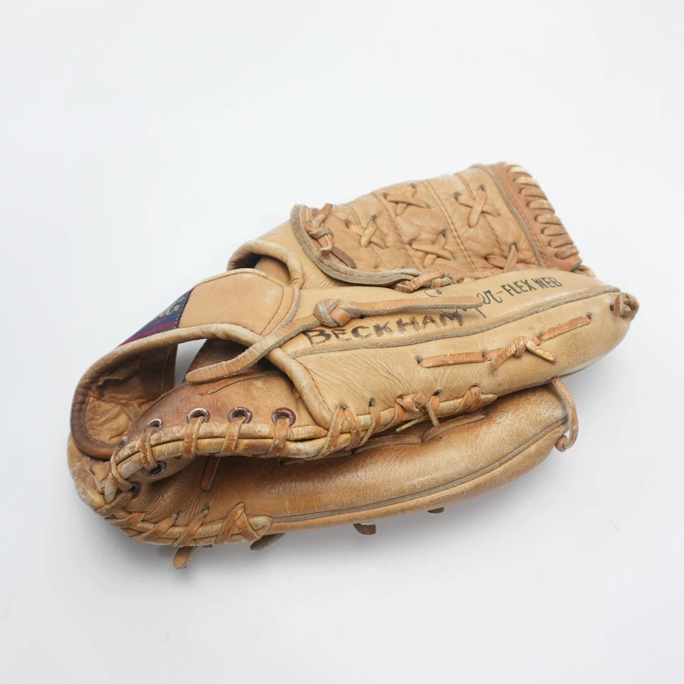 Spalding model 42-907  Baseball Glove RHT 12" - Image 1 of 4