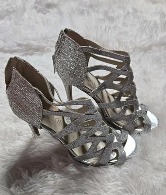 Salto alto Aldo prata lantejoulas salto agulha tiras tamanho 8 - Imagem 1 de 4