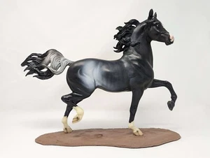 Breyer Polaris # 703007, 2007 Breyer Tour Event Horse, edición limitada, NUEVO - Imagen 1 de 4