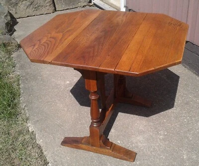 Антикварный столик-стойка из дубовых листьев эпохи 1940-х годов - Изображение 1 из 4