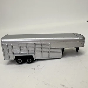 ERTL Gooseneck Silver Horse Livestock Trailer Die-Cast Metal 5th Wheel Toy 1/64 - Picture 1 of 9