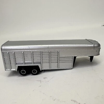 ERTL Gooseneck Silver Horse Livestock Trailer Die-Cast Metal 5th Wheel Toy 1/64 - Image 1 of 4