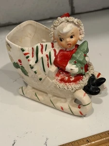 Vintage Weihnachten Napco Keramik Zuckerstange Schlitten Mädchen mit Baum Spaghetti Borte - Bild 1 von 11