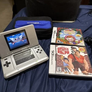 Nintendo DS Titanium Plus Wreck It Ralph e mamma da giardinaggio con custodia - Foto 1 di 6