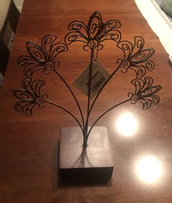 Árbol porta cuadros Pier One Imports Foto 1 de 2