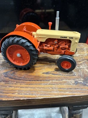 CASE 600 TRACTOR 1/16 WF Ertl CASI COMO NUEVO WF Foto 1 de 4