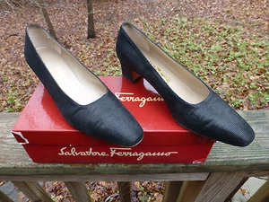 Zapatos de salón Salvatore Ferragamo para mujer 9AA negro patrón de círculo tacón bajo - Imagen 1 de 7
