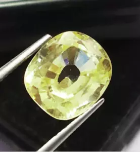 11.12 cts Natural Cushion-cut Gorgeous-luster Yellow VVS1 Sapphire (Madagascar) - Picture 1 of 6