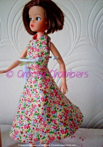 Nähset für Sindy/Barbie 11 - 12" Modepuppe ~ Neckholder Oberteil und Rock - Bild 1 von 4