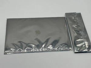 OEM.Apple MacBook Pro 15 2018 2019 A1990 LCD Screen 661-10355 Grade - SILVER - Picture 1 of 6