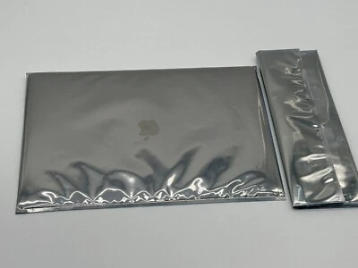 OEM.Apple MacBook Pro 15 2018 2019 A1990 LCD Screen 661-10355 Grade - SILVER - Image 1 of 4