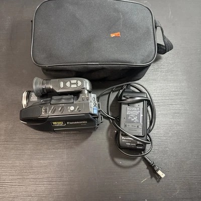 Panasonic Palmcorder Video Camera PV-L579 Camcorder VHS-C VCR UNTESTED AS-IS - Image 1 of 4