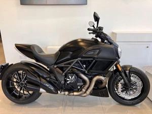 DUCATI DIAVEL - 1 OWNER - FULL DEALERS SERVICE 7 STAMPS - - Picture 1 of 20