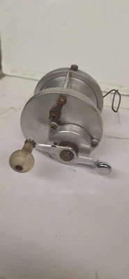 Carrete de fundición de agua salada de 4" inusual vintage FABRICANTE DESCONOCIDO hecho en EE. UU. Mod. GK Foto 1 de 4