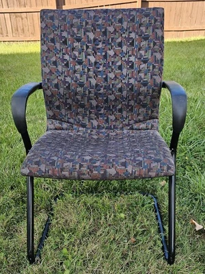 Silla de oficina vintage Steelcase voladiza de tela pixelada asiento geométrico retro Foto 1 de 4