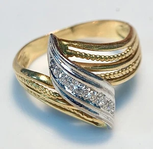 MAGNIFIQUE BAGUE MODERNE OR 18 CARATS - SERTIES DE DIAMANTS 0.15 CARAT - 4.00 g - Imagen 1 de 4