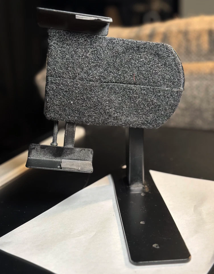 Altavoz de estantería de sujeción lateral Pinpoint AM-40B montaje en pared sin tornillos Foto 1 de 2