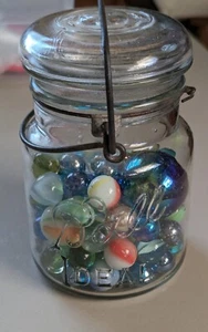 Barattolo vintage Ball Ideal Mason #4 con 71 biglie/molte vintage - Foto 1 di 9