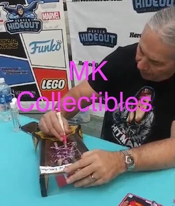 Bret Hitman Hart signed WWE Mattel Elite Defining Moments Figur handsigniert COA - Bild 1 von 3