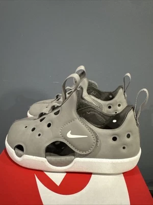 Sandalia deportiva Nike Sunray Protect 4 (TD) EE. UU. 7c Enigma Stone/Sail Foto 1 de 4