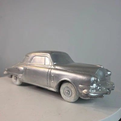 National Products Studebaker 1947 concesionario coche de promoción metal fundido a presión plata coleccionar Foto 1 de 4