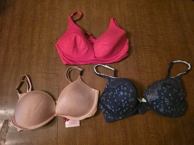 Lote de 3 sutiãs Victoria's Secret 32D vermelho nu azul marinho - Imagem 1 de 4