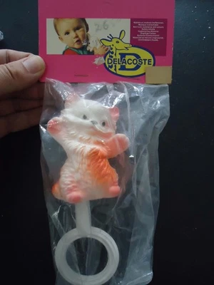 ancien hochet pouet delacoste chat neuf année 60/70 - Photo 1/3