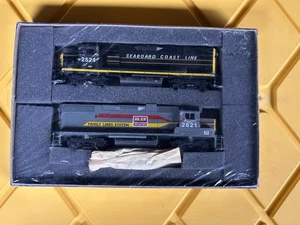 Athearn 2225 HO CSX Repaint GP38-2 Power & Dummy Diesel Locomotive #2524/2621 - Picture 1 of 2