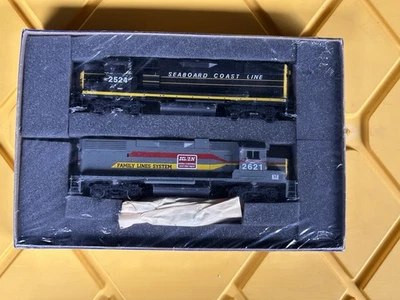 Athearn 2225 HO CSX Repaint GP38-2 Power & Dummy Diesel Locomotive #2524/2621 - Image 1 of 2